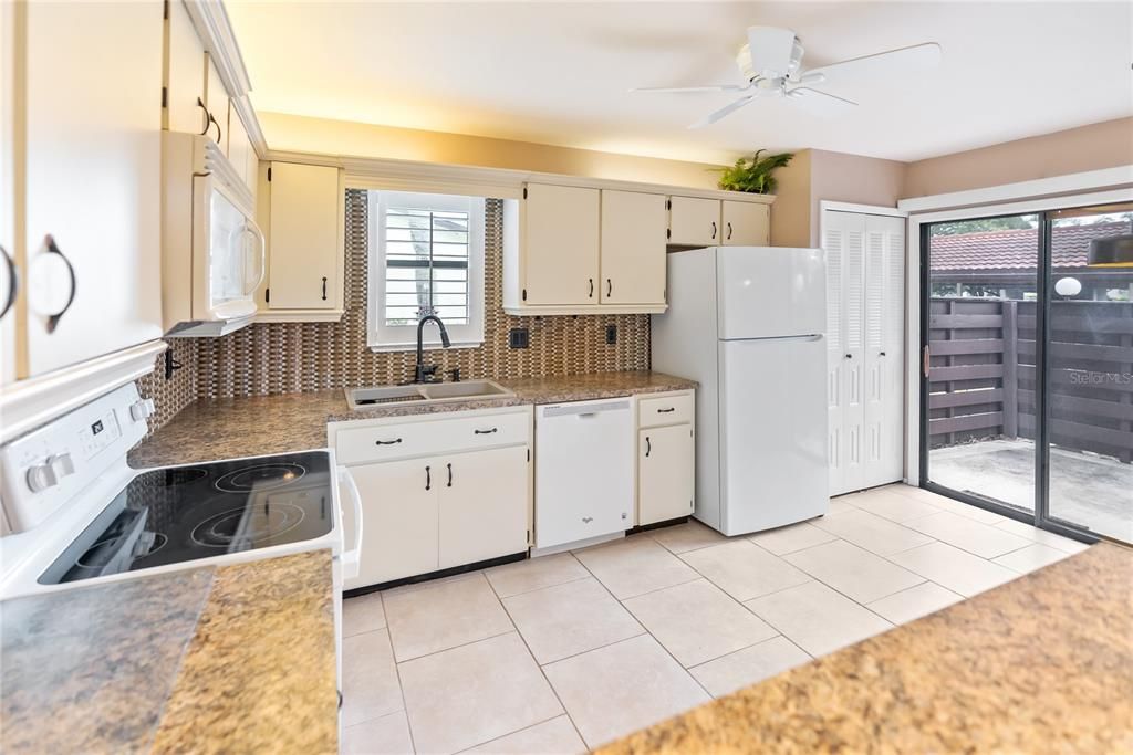 Active With Contract: $175,000 (2 beds, 2 baths, 1280 Square Feet)