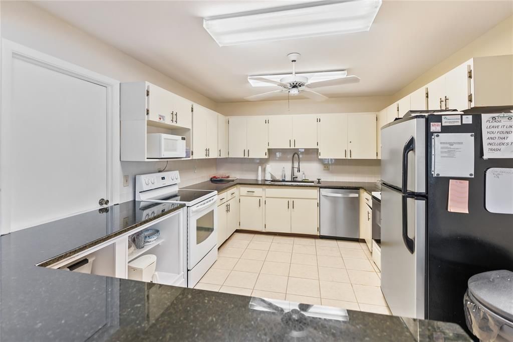 Active With Contract: $175,000 (2 beds, 2 baths, 1280 Square Feet)
