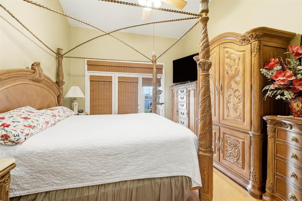 For Sale: $489,900 (3 beds, 3 baths, 2244 Square Feet)