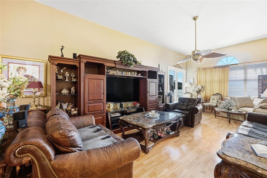 For Sale: $489,900 (3 beds, 3 baths, 2244 Square Feet)