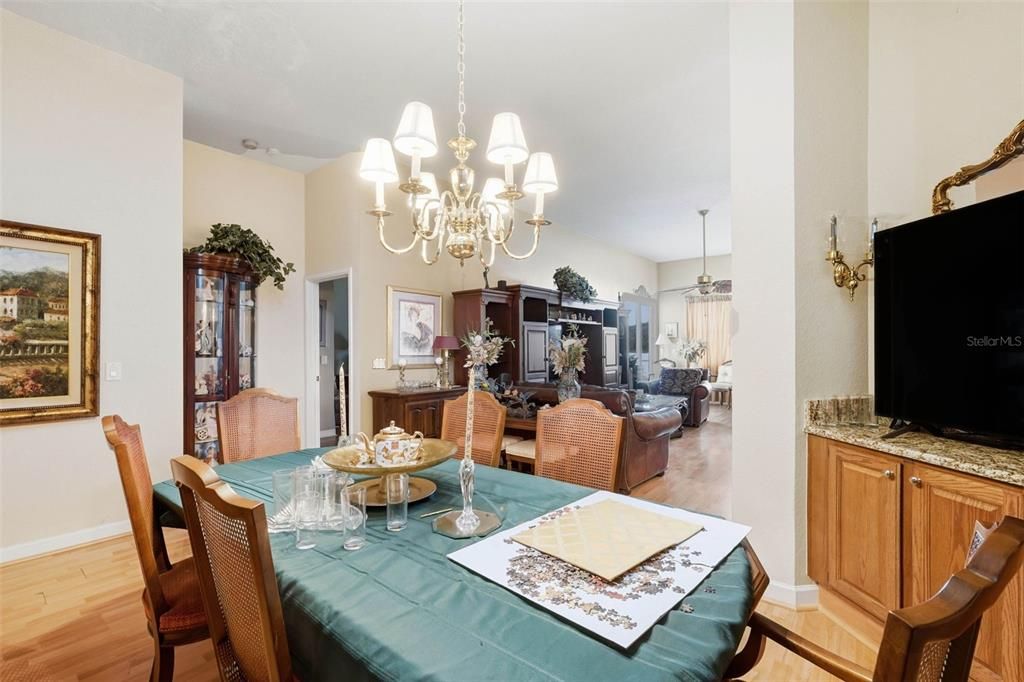 For Sale: $489,900 (3 beds, 3 baths, 2244 Square Feet)