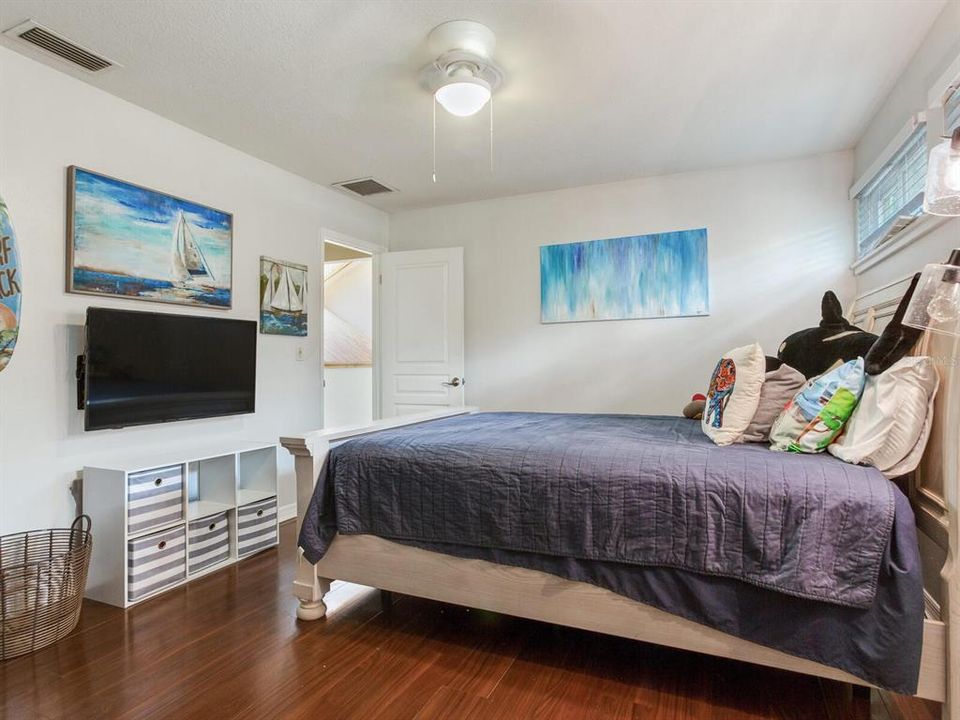 待售: $845,000 (4 贝兹, 2 浴室, 2802 平方英尺)