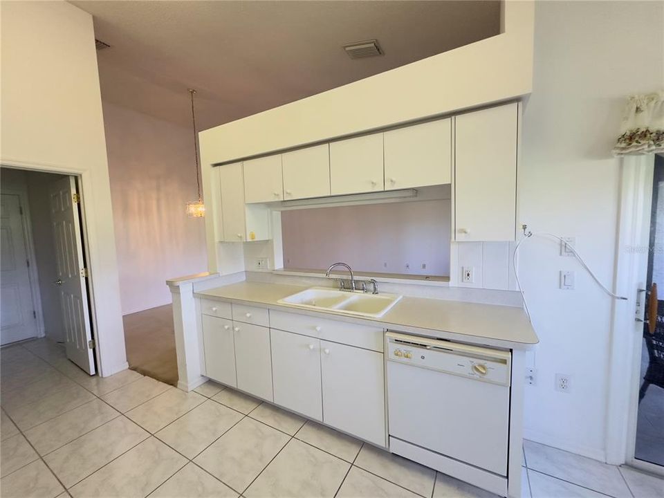 For Sale: $215,000 (2 beds, 2 baths, 1238 Square Feet)
