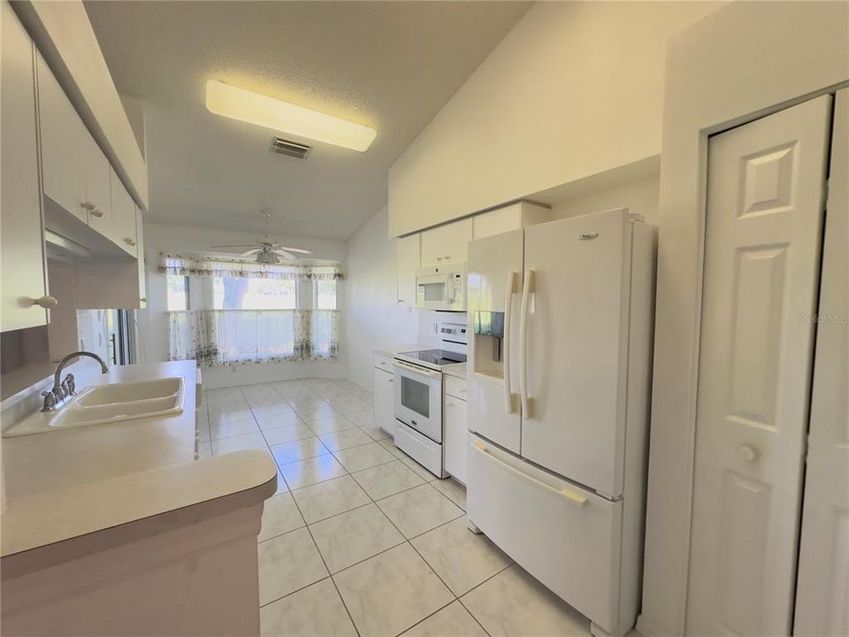For Sale: $215,000 (2 beds, 2 baths, 1238 Square Feet)