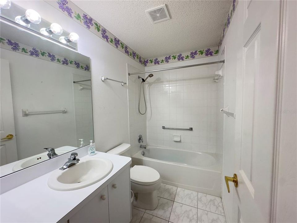 For Sale: $215,000 (2 beds, 2 baths, 1238 Square Feet)