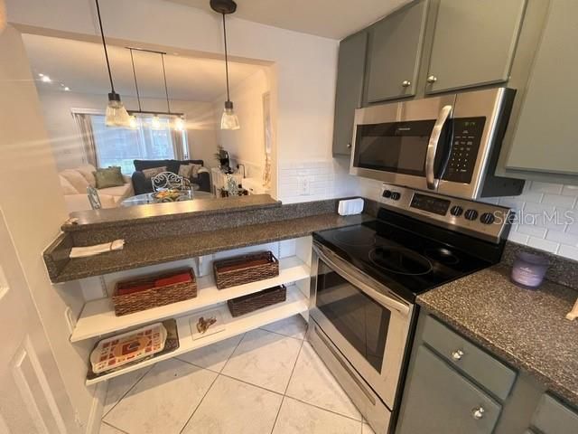 For Rent: $2,200 (2 beds, 1 baths, 1036 Square Feet)