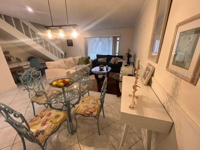 For Rent: $2,200 (2 beds, 1 baths, 1036 Square Feet)