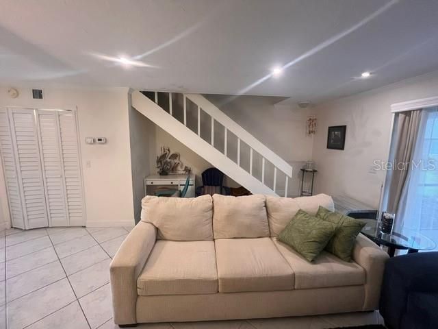 For Rent: $2,200 (2 beds, 1 baths, 1036 Square Feet)