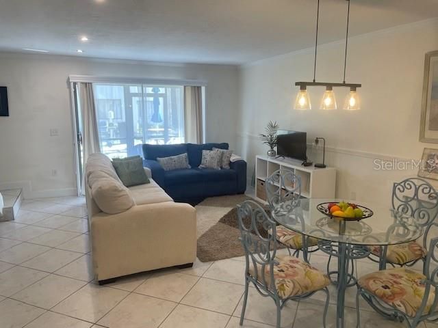 For Rent: $2,200 (2 beds, 1 baths, 1036 Square Feet)