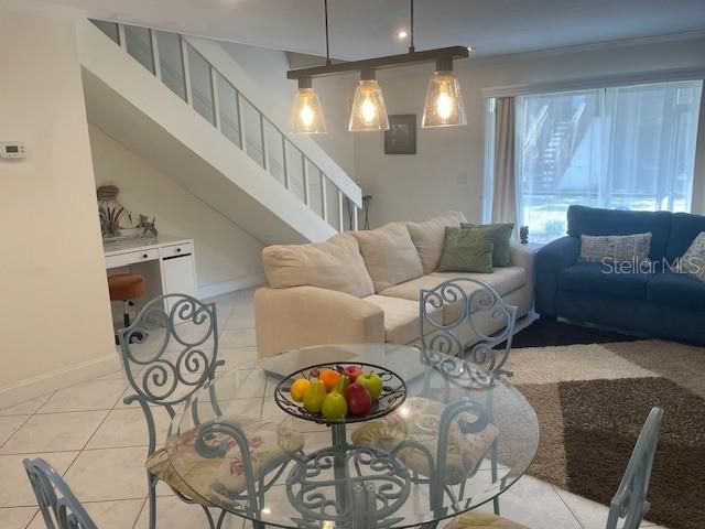 For Rent: $2,200 (2 beds, 1 baths, 1036 Square Feet)