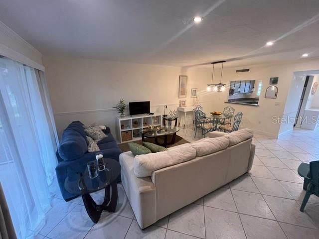 For Rent: $2,200 (2 beds, 1 baths, 1036 Square Feet)