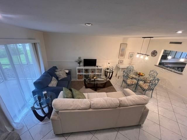 For Rent: $2,200 (2 beds, 1 baths, 1036 Square Feet)