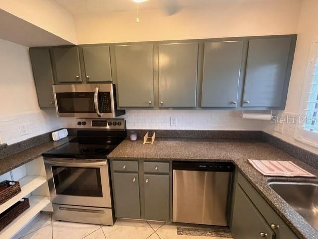 For Rent: $2,200 (2 beds, 1 baths, 1036 Square Feet)