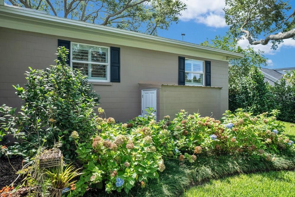 Active With Contract: $695,000 (3 beds, 2 baths, 2058 Square Feet)