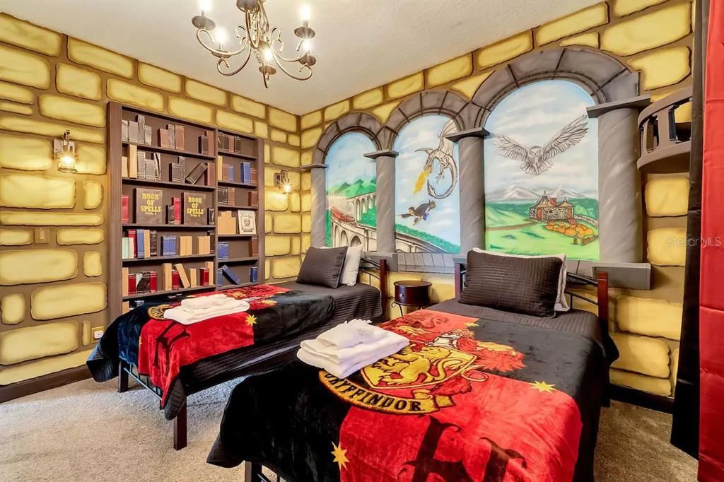 Activo con contrato: $625,000 (6 camas, 5 baños, 2996 Pies cuadrados)