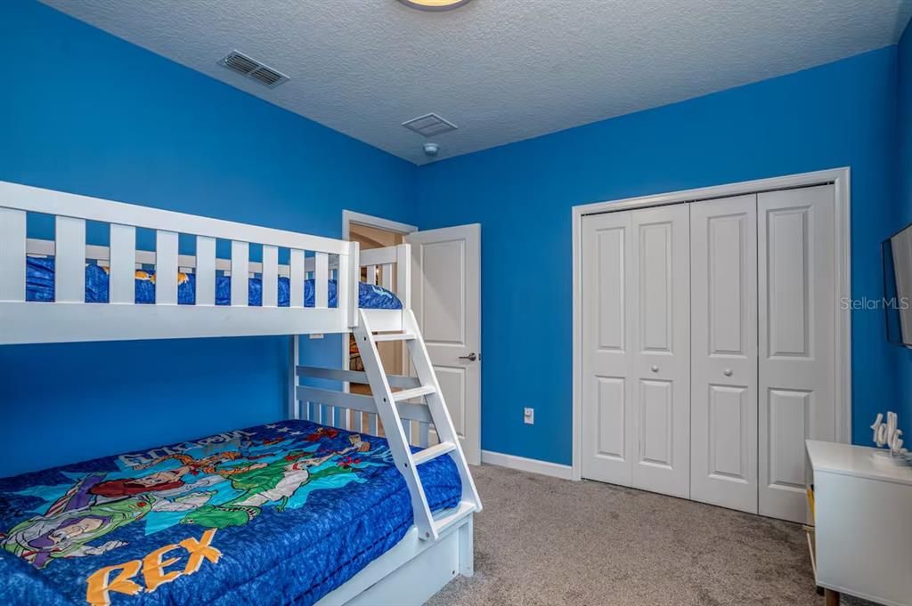 Activo con contrato: $625,000 (6 camas, 5 baños, 2996 Pies cuadrados)