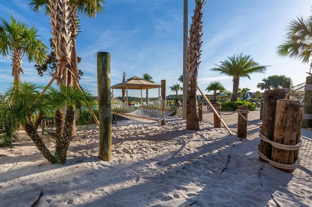 Activo con contrato: $625,000 (6 camas, 5 baños, 2996 Pies cuadrados)