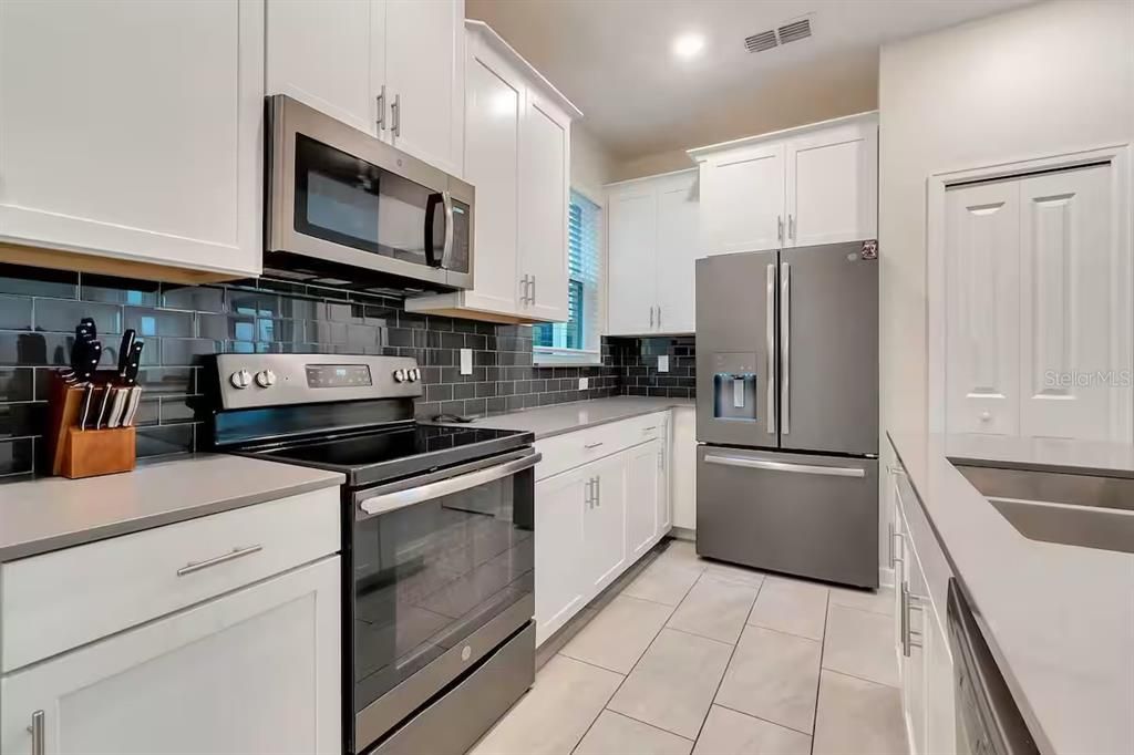 Activo con contrato: $625,000 (6 camas, 5 baños, 2996 Pies cuadrados)