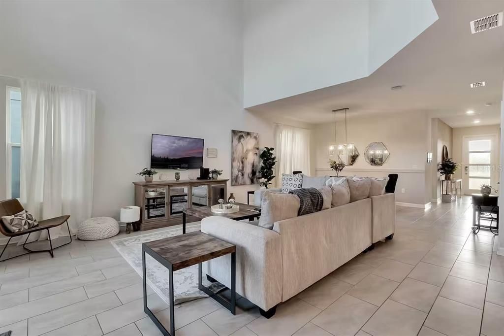 Activo con contrato: $625,000 (6 camas, 5 baños, 2996 Pies cuadrados)