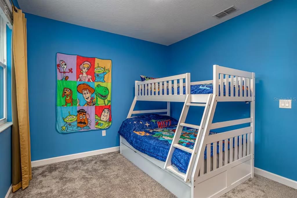 Activo con contrato: $625,000 (6 camas, 5 baños, 2996 Pies cuadrados)