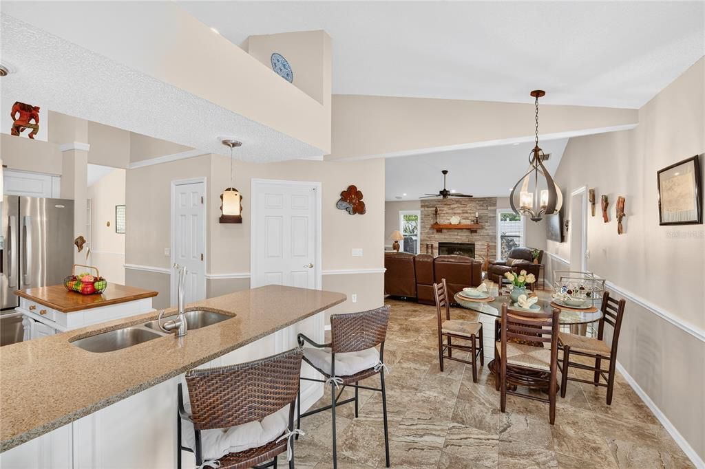 待售: $995,000 (3 贝兹, 2 浴室, 2206 平方英尺)