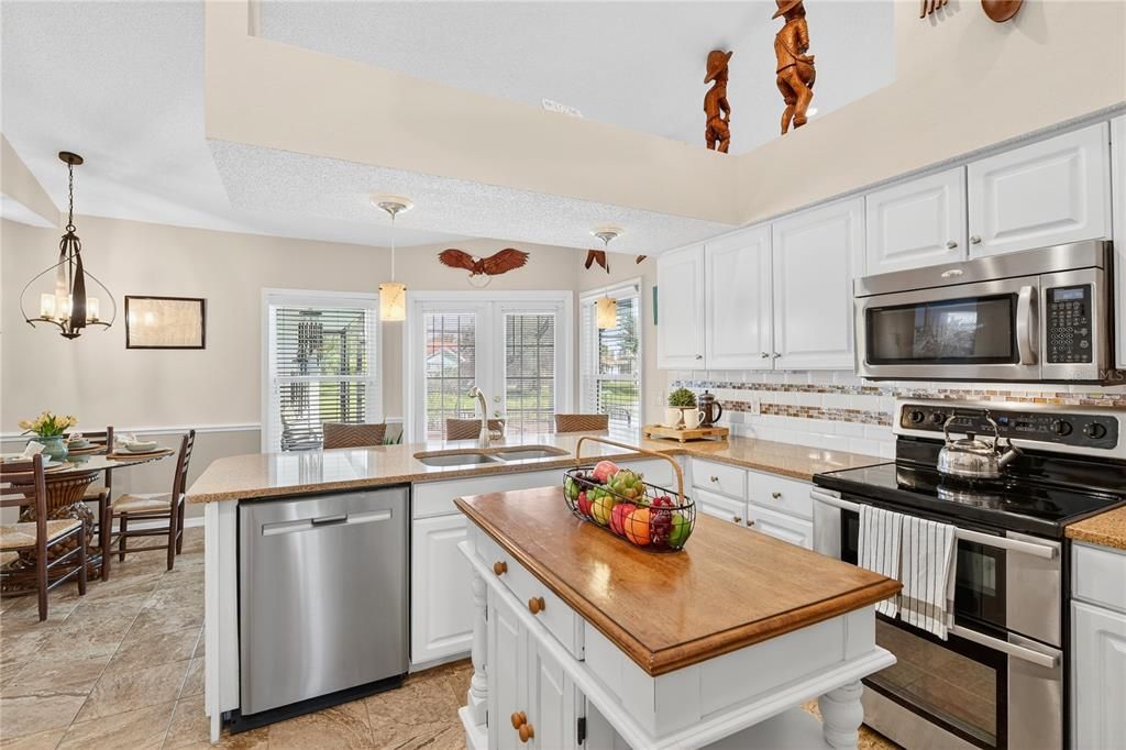 待售: $995,000 (3 贝兹, 2 浴室, 2206 平方英尺)