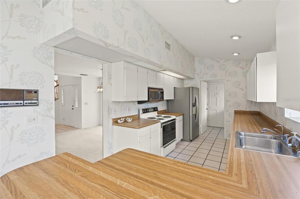 For Sale: $335,000 (3 beds, 2 baths, 2177 Square Feet)