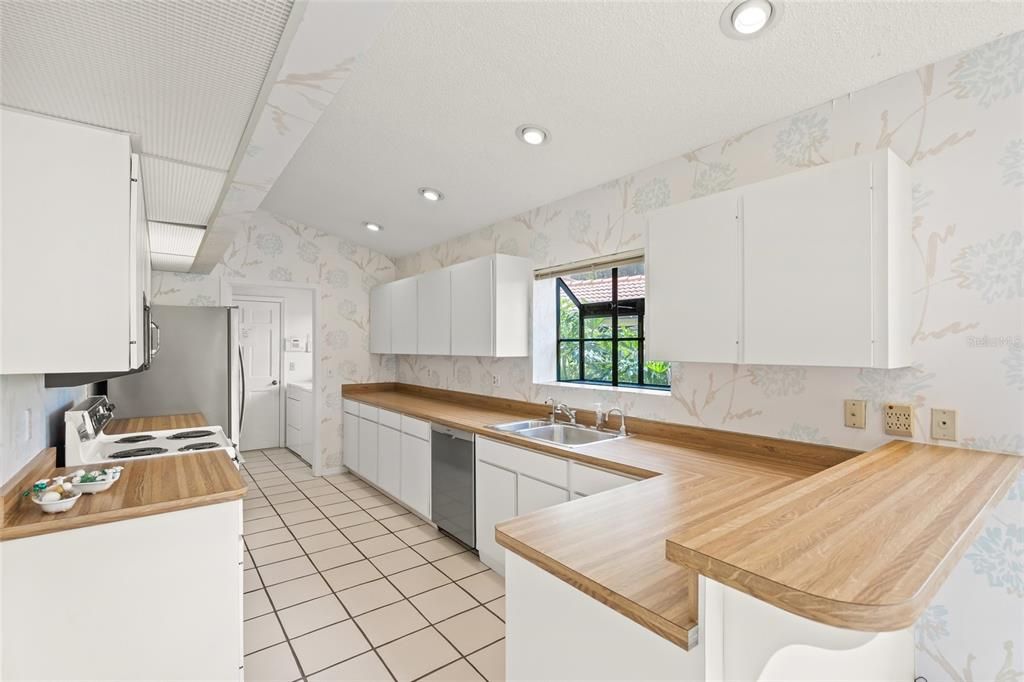 For Sale: $335,000 (3 beds, 2 baths, 2177 Square Feet)