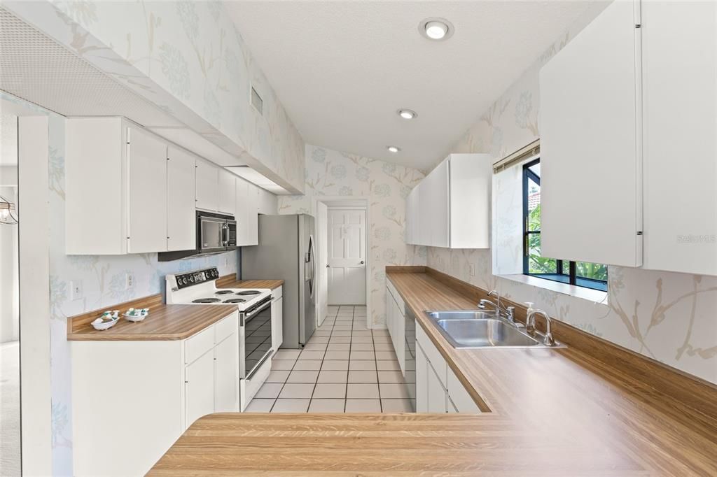 For Sale: $335,000 (3 beds, 2 baths, 2177 Square Feet)