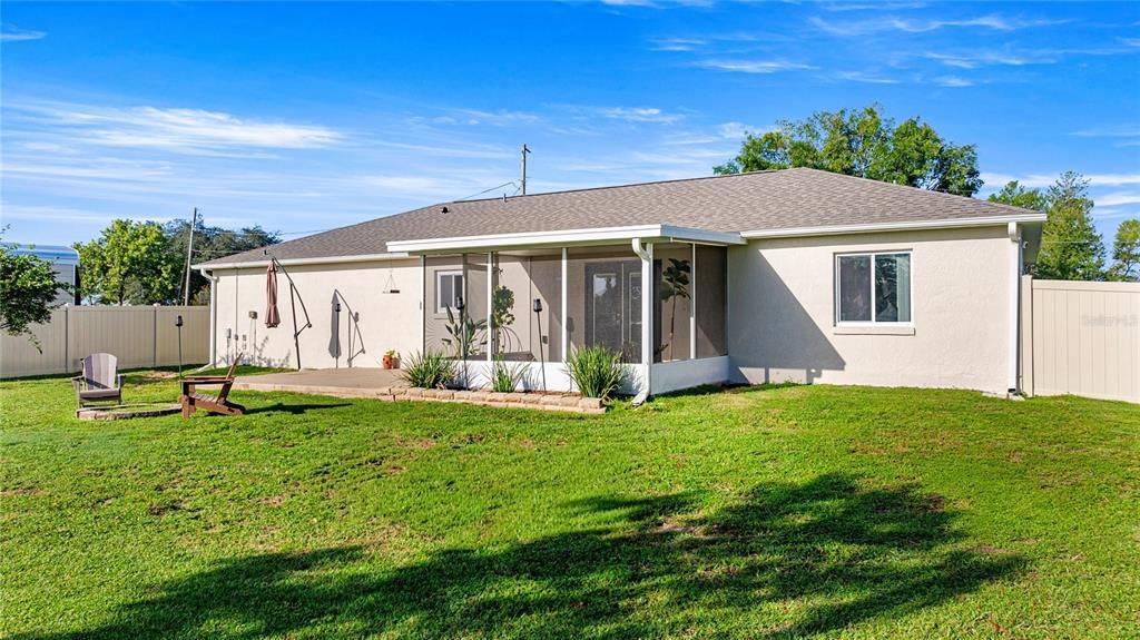 Active With Contract: $259,900 (3 beds, 2 baths, 1456 Square Feet)