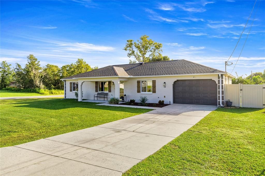 Active With Contract: $259,900 (3 beds, 2 baths, 1456 Square Feet)