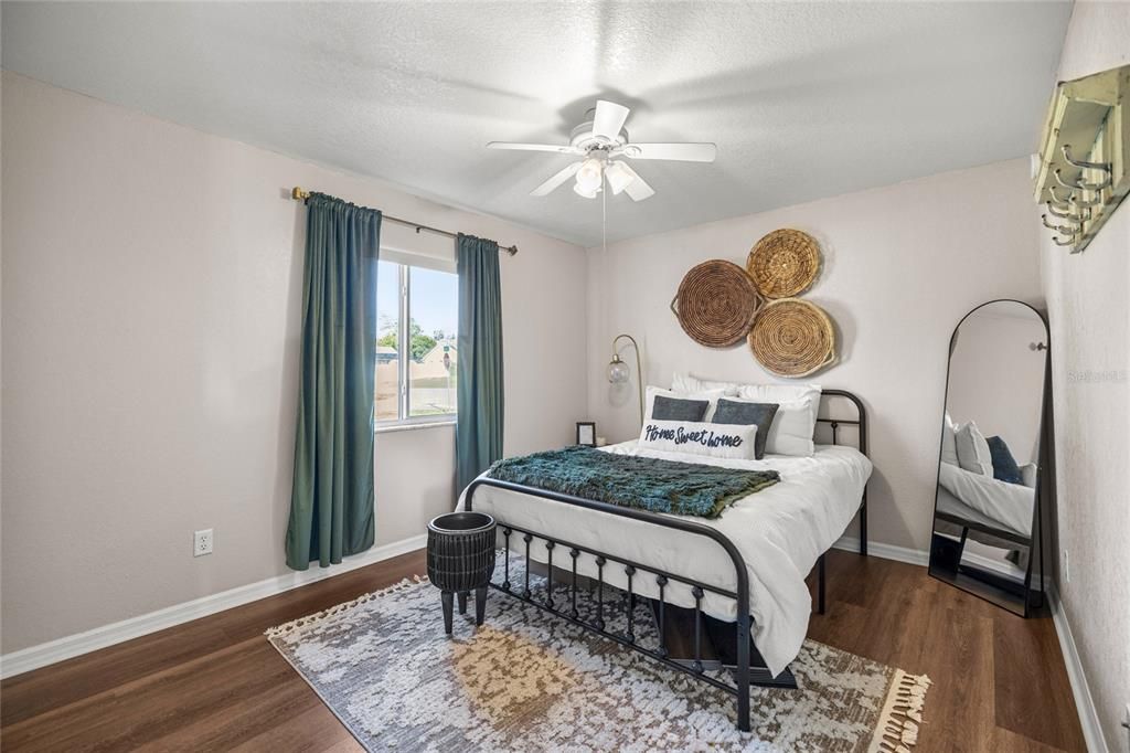 Active With Contract: $259,900 (3 beds, 2 baths, 1456 Square Feet)