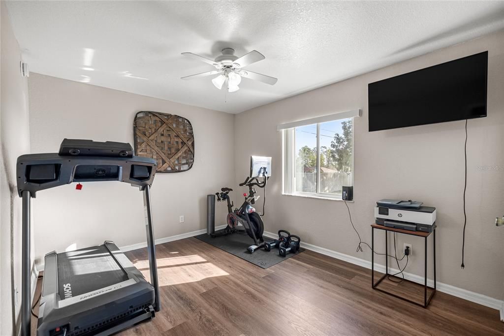 Active With Contract: $259,900 (3 beds, 2 baths, 1456 Square Feet)