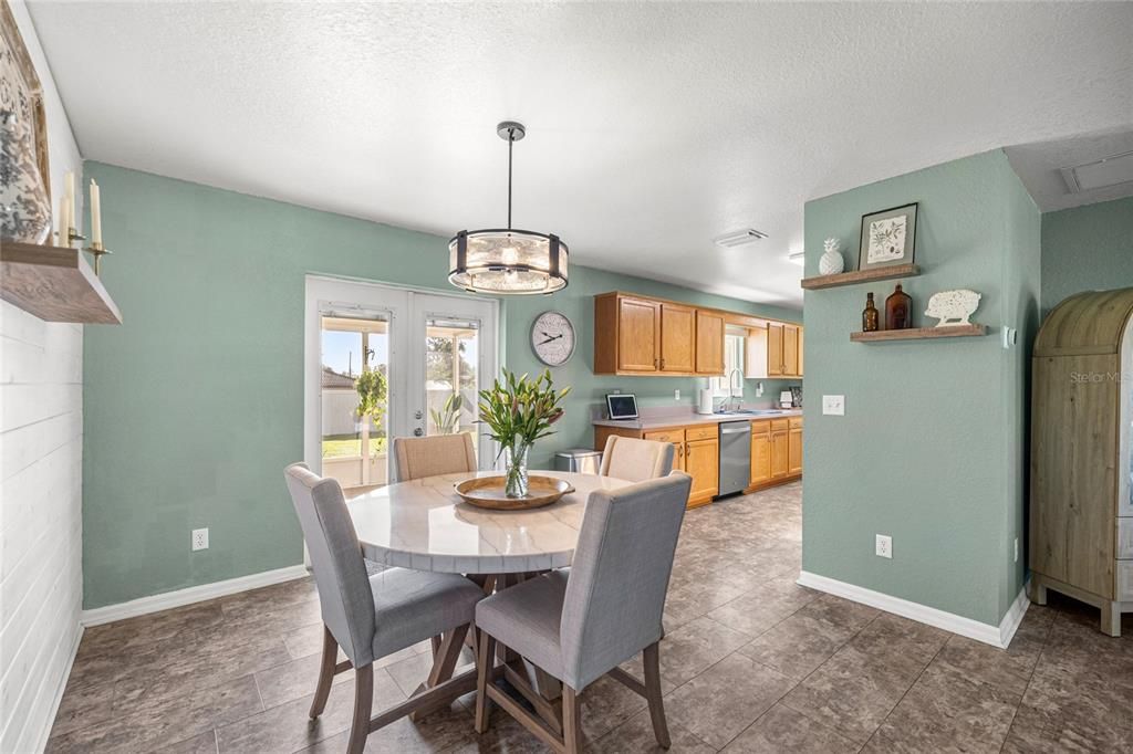 Active With Contract: $259,900 (3 beds, 2 baths, 1456 Square Feet)