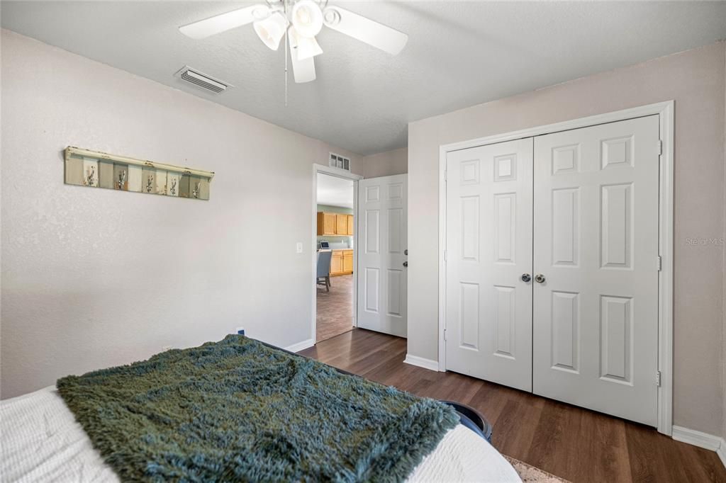 Active With Contract: $259,900 (3 beds, 2 baths, 1456 Square Feet)