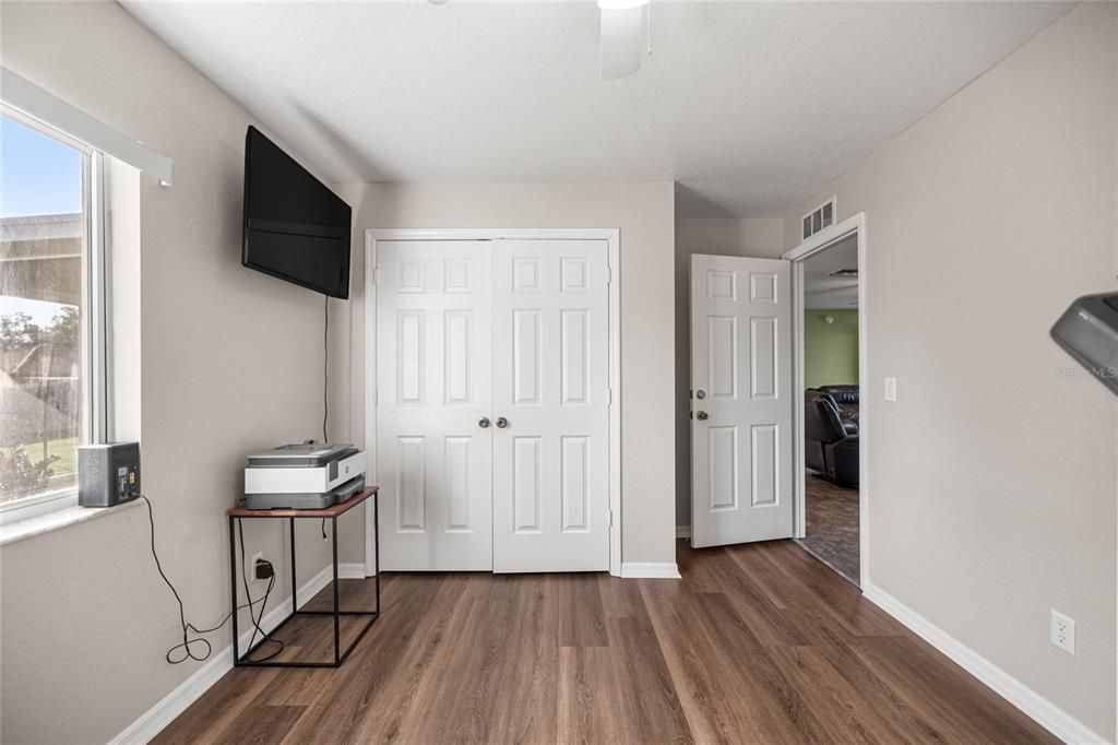 Active With Contract: $259,900 (3 beds, 2 baths, 1456 Square Feet)