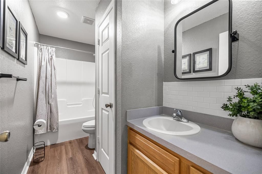 Active With Contract: $259,900 (3 beds, 2 baths, 1456 Square Feet)