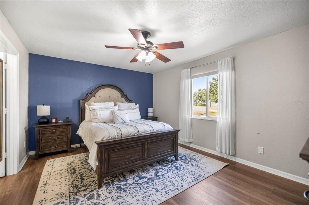 Active With Contract: $259,900 (3 beds, 2 baths, 1456 Square Feet)