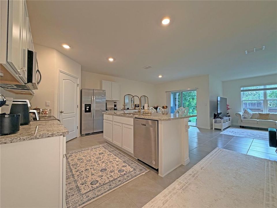 For Rent: $2,275 (4 beds, 2 baths, 1836 Square Feet)