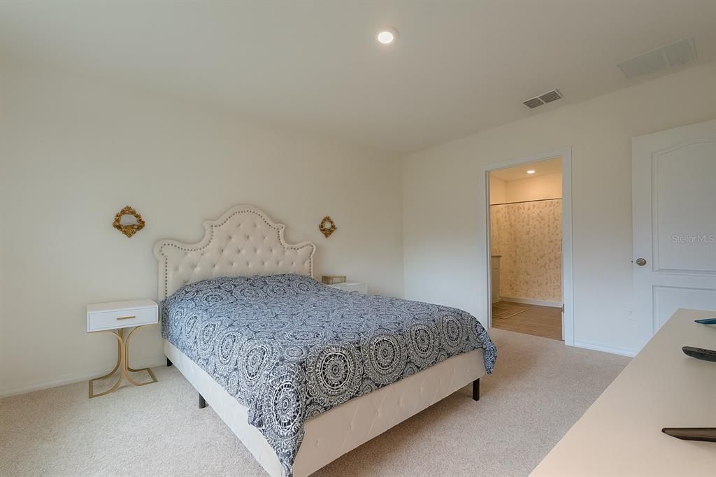 For Rent: $2,275 (4 beds, 2 baths, 1836 Square Feet)