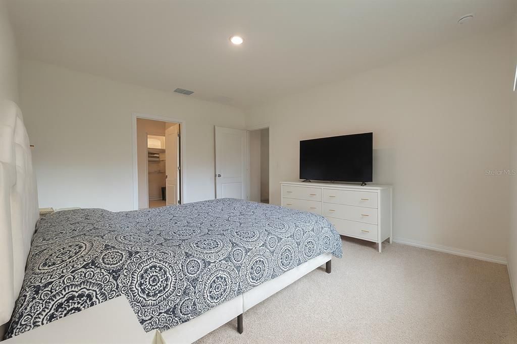 For Rent: $2,275 (4 beds, 2 baths, 1836 Square Feet)