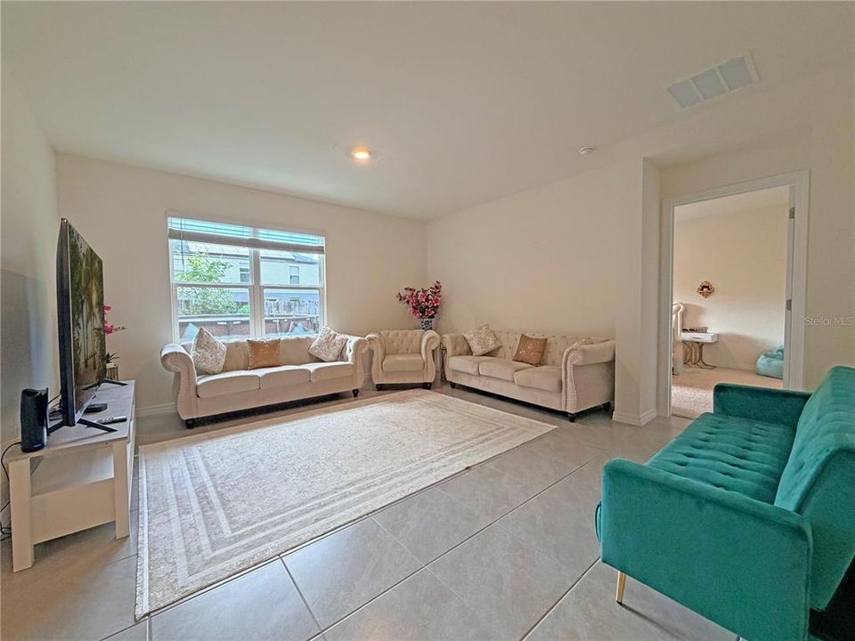 For Rent: $2,275 (4 beds, 2 baths, 1836 Square Feet)