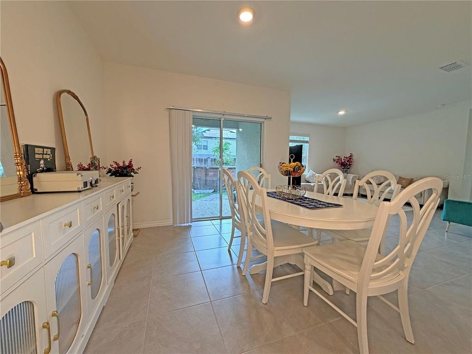 For Rent: $2,275 (4 beds, 2 baths, 1836 Square Feet)