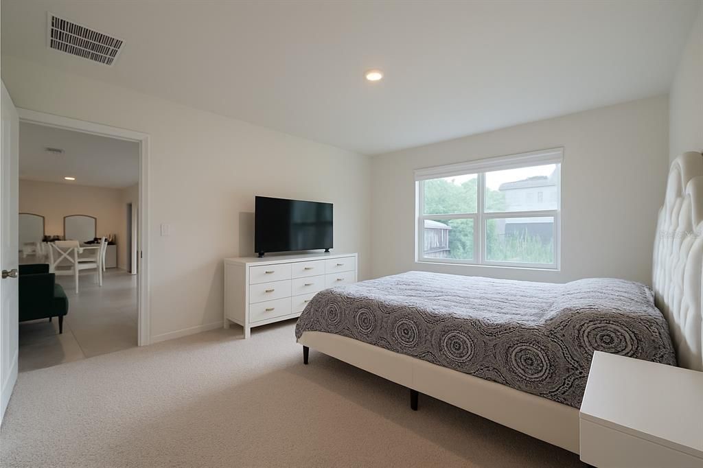 For Rent: $2,275 (4 beds, 2 baths, 1836 Square Feet)