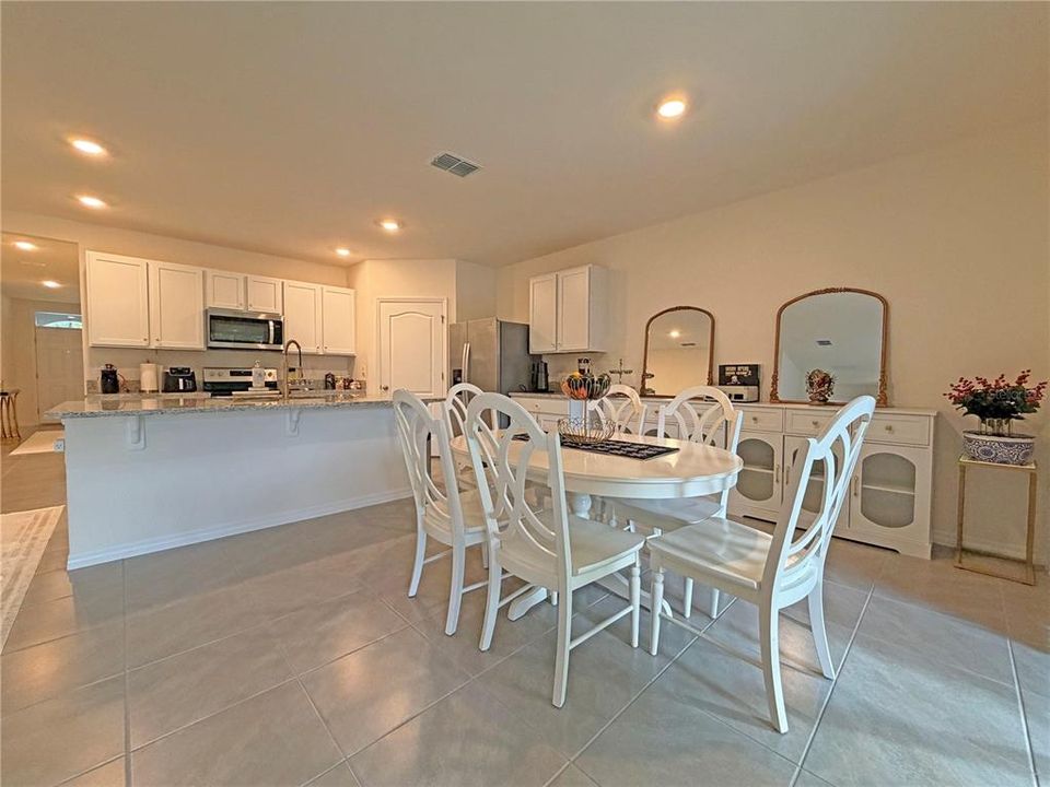 For Rent: $2,275 (4 beds, 2 baths, 1836 Square Feet)