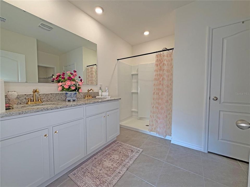 For Rent: $2,275 (4 beds, 2 baths, 1836 Square Feet)