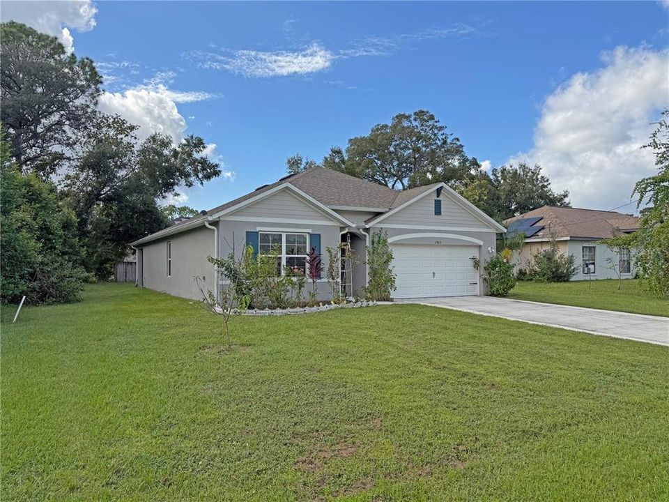 For Rent: $2,275 (4 beds, 2 baths, 1836 Square Feet)