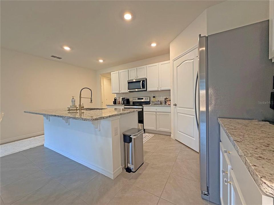 For Rent: $2,275 (4 beds, 2 baths, 1836 Square Feet)