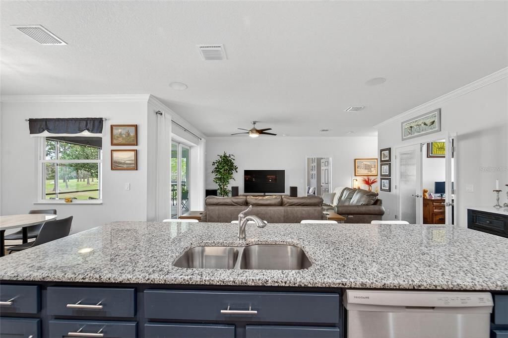 Activo con contrato: $475,000 (3 camas, 2 baños, 1961 Pies cuadrados)