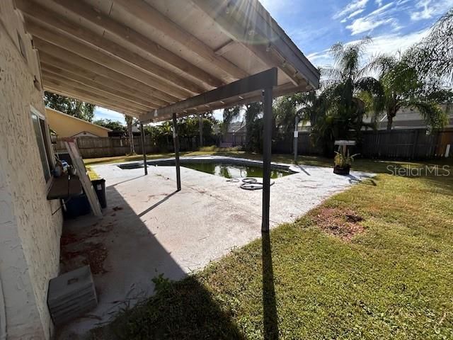 合同活跃: $460,000 (4 贝兹, 3 浴室, 1818 平方英尺)